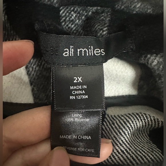 Ali Miles Black and White Plaid Cape size 2X - Picture 4 of 8